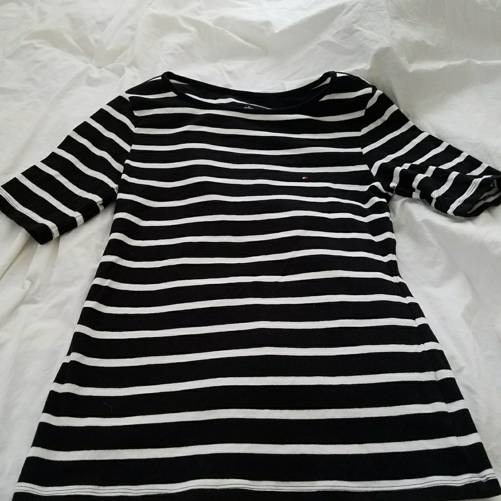 Striped black and white top